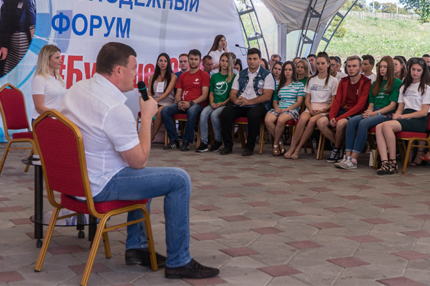 Изображение новости: Державинцы приняли участие в молодежном губернаторском форуме