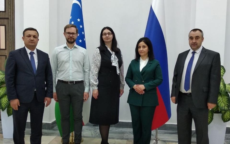 С 16 по 24 апреля состоялся визит преподавателей института экономики, управления и сервиса в составе делегации Державинского университета в республику Узбекистан