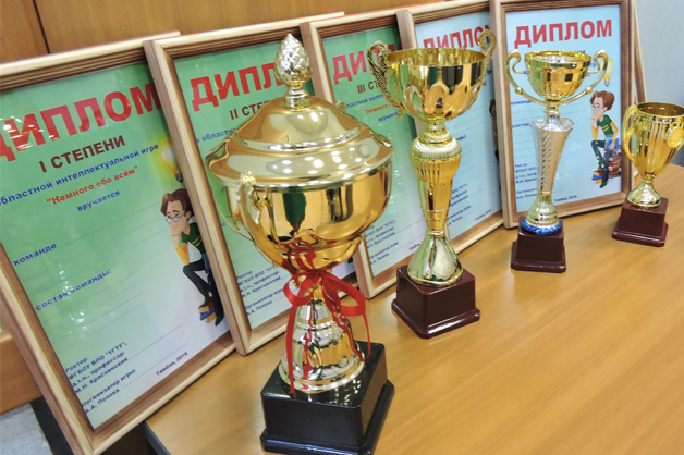 Изображение новости: Державинцы стали чемпионами областной интеллектуальной игры «Ворошиловский стрелок»