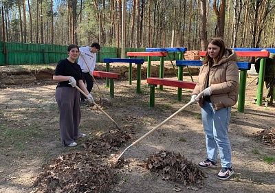 Изображение Державинцы приняли участие в субботнике