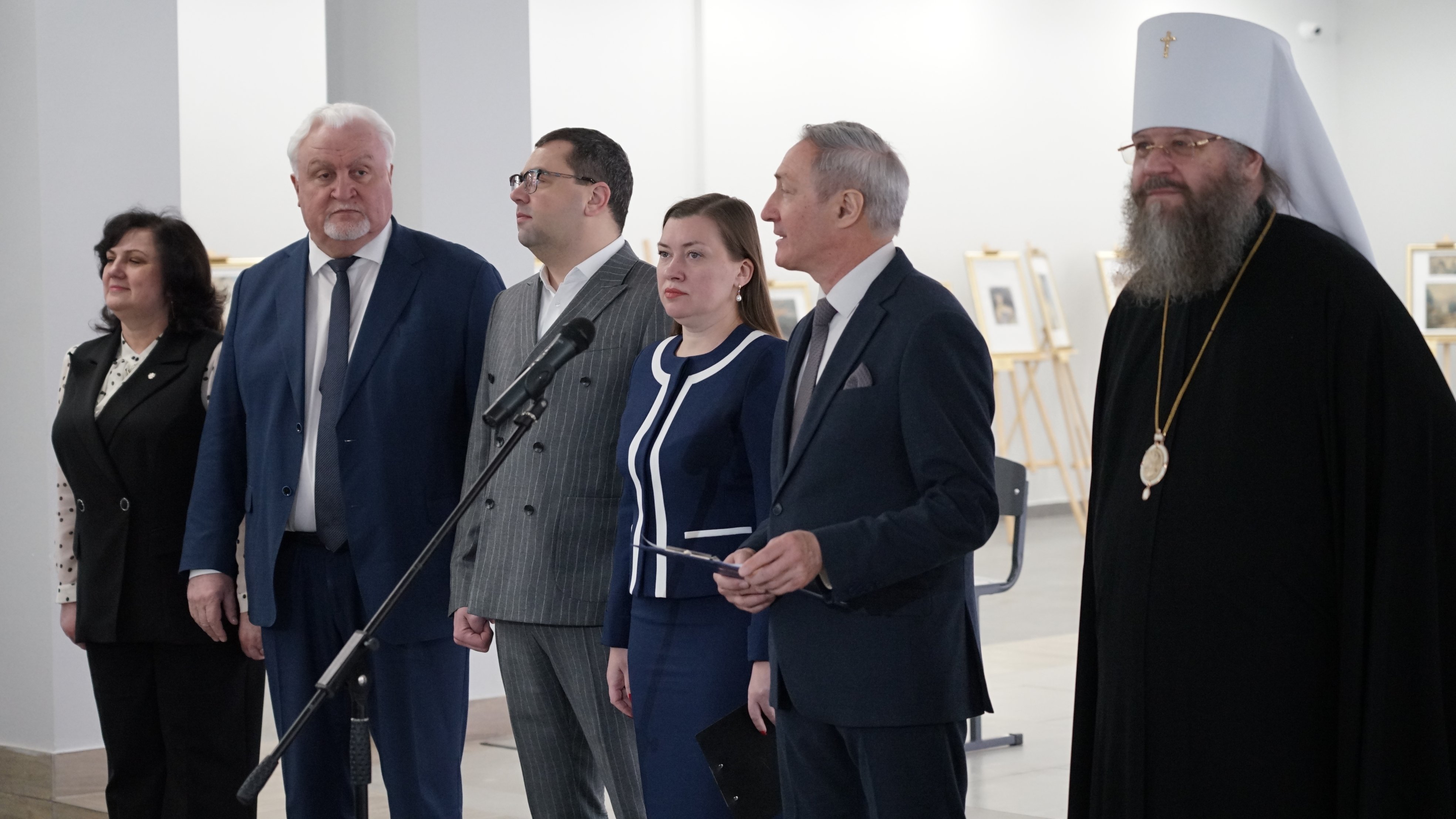 Изображение новости: В Державинском открылась выставка Российской академии образования к 80-летию Великой Победы