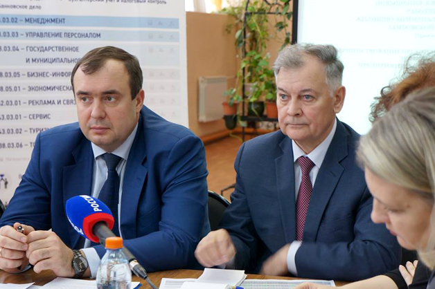Изображение новости: Профессиональная подготовка работников ЖКХ стала темой круглого стола в Державинском
