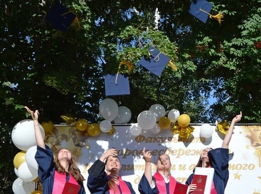 Выпускники Факультета здоровьесбережения, реабилитации и активного долголетия получили дипломы