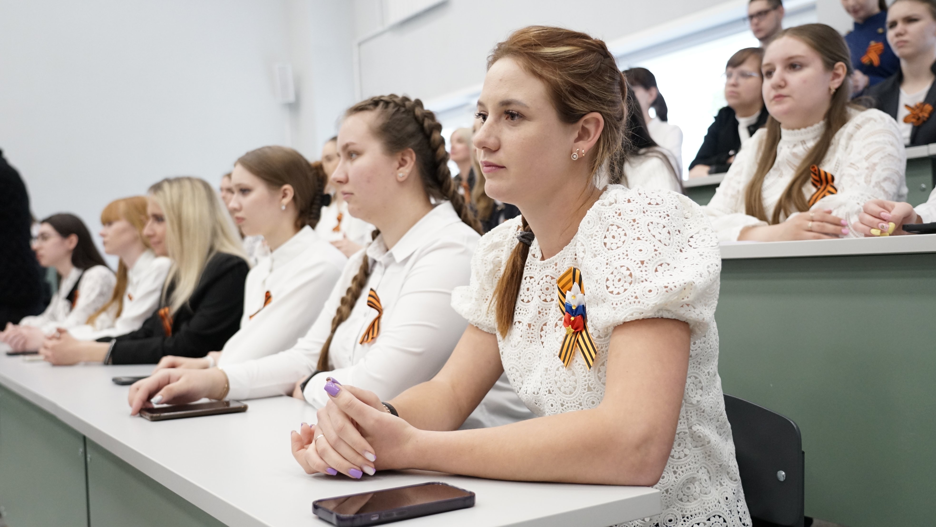 Изображение новости: В Державинском прошла встреча студентов педагогических специальностей с врио главы Тамбовской области Евгением Первышовым