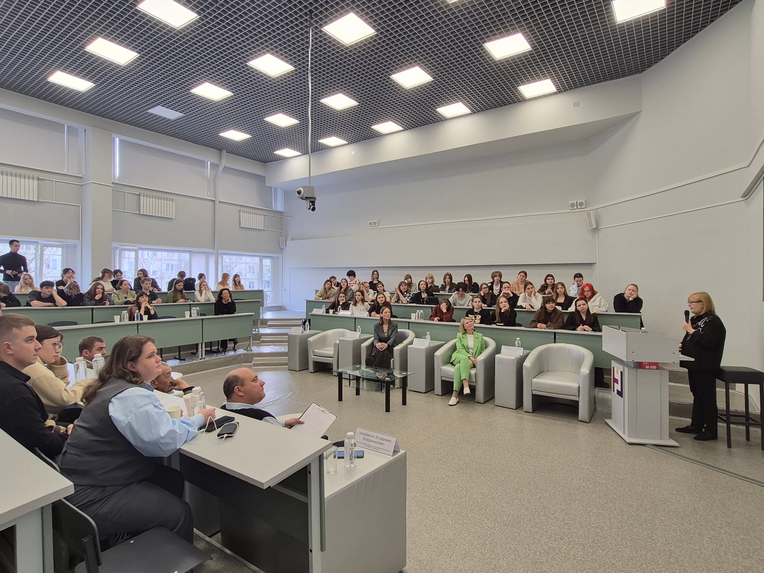 Круглый стол "Диалог дизайнера и производства" в рамках Форсайт-сессии «Интеграция промышленных технологий и креативных индустрий