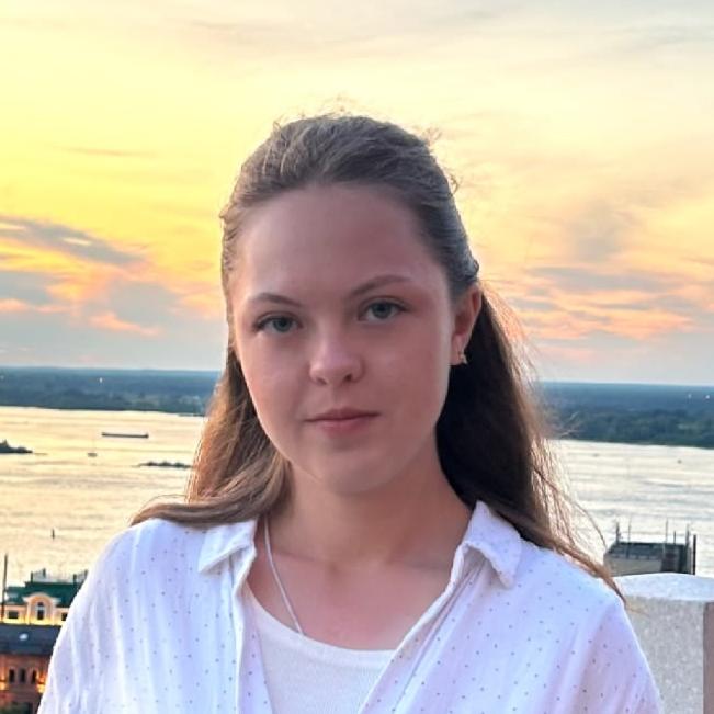 Толстова Анна Евгеньевна