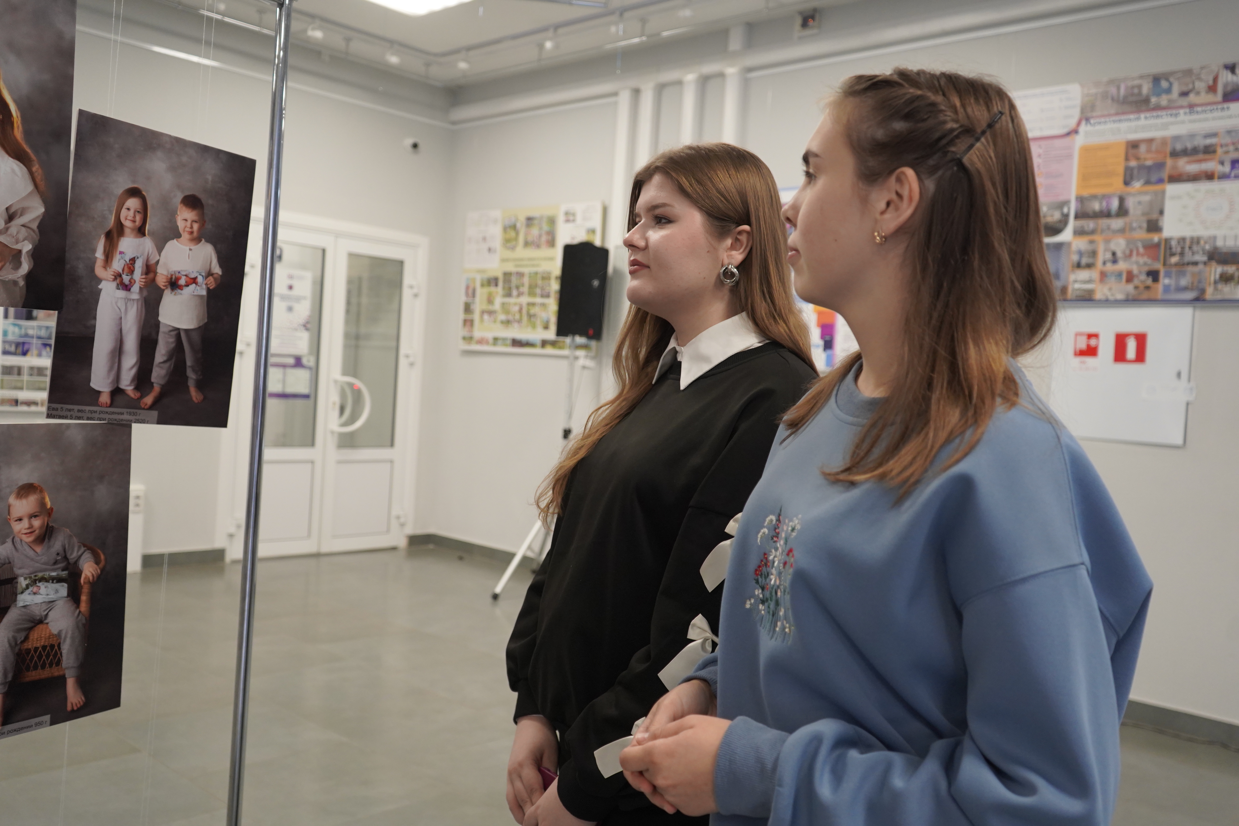 Изображение новости: В Державинском открылась фотовыставка «Больница, доброжелательная к ребенку»