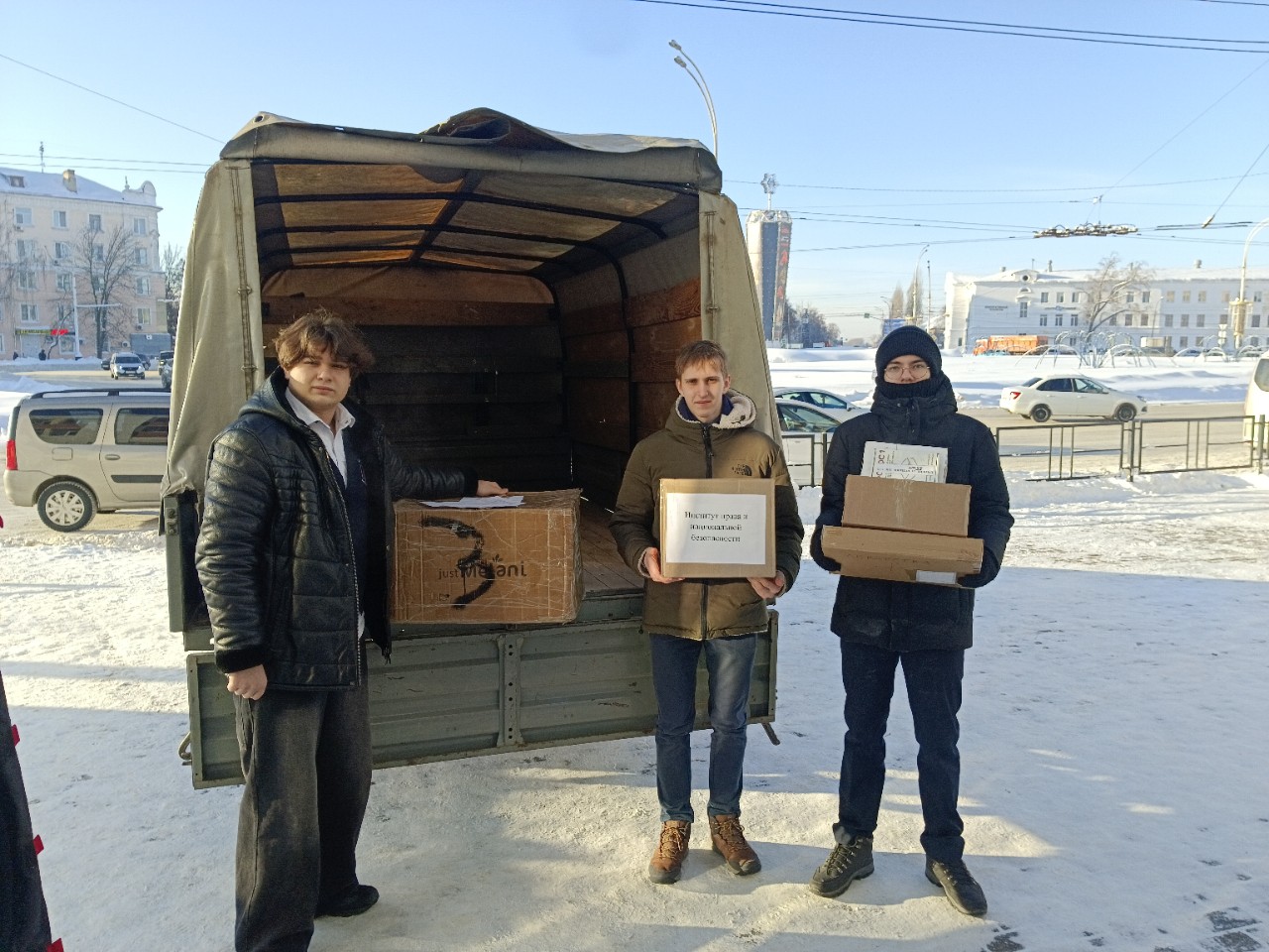 Лицеисты и педагоги собрали гуманитарный груз для участников СВО