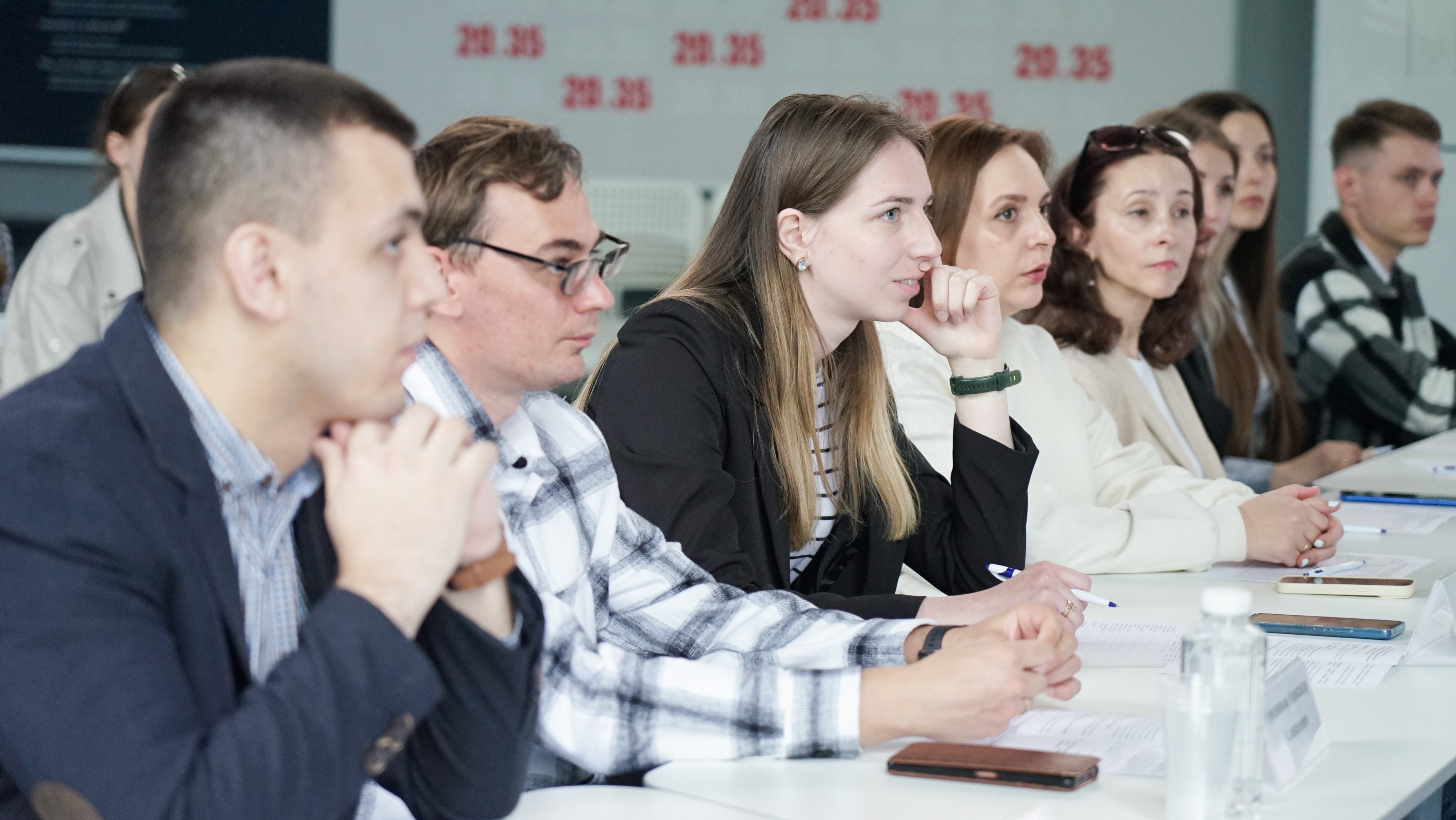 Изображение новости: В Державинском участники программы «Сириус.Лето: начни свой проект» защитили работы