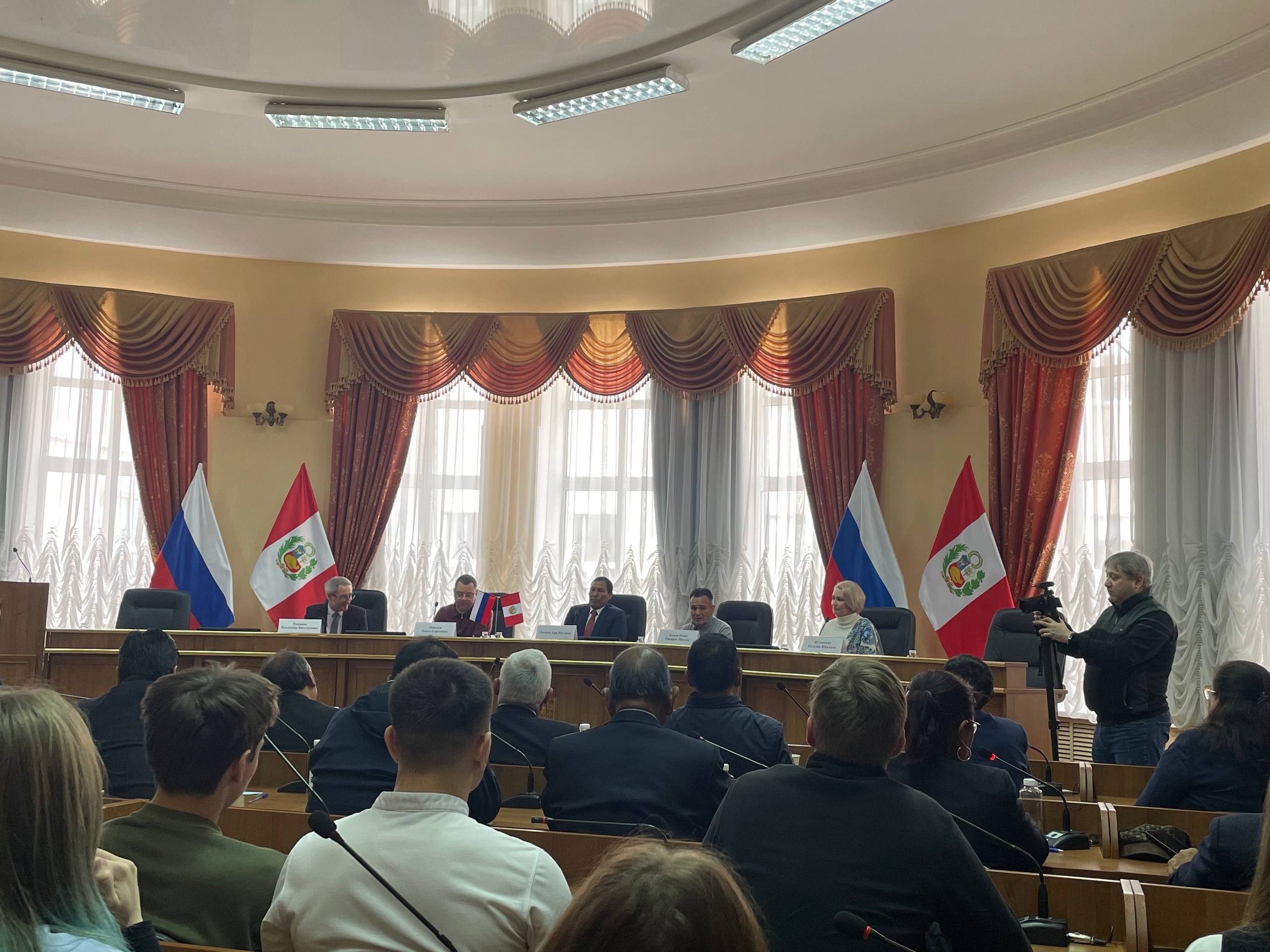 В рамках визита делегации Национального университета Альтиплано-де-Пуно в Державинском состоялась панельная сессия «Россия и Перу в многополярном мире».