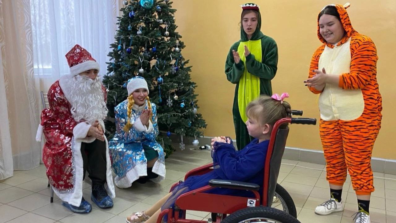 Изображение новости: Державинский исполнил желания более 300 детей
