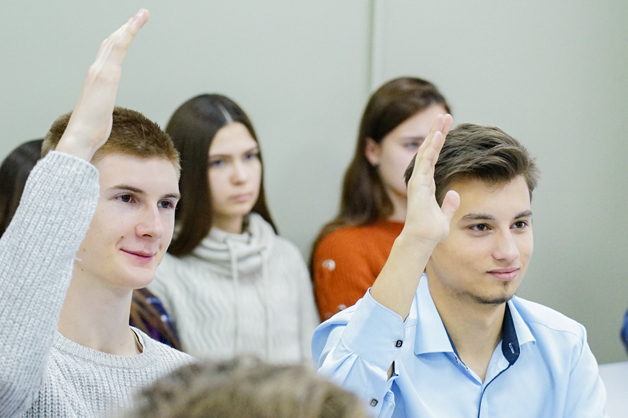 Изображение новости: Заместитель председателя областной Думы Ирина Тен встретилась со студентами-политологами ТГУ