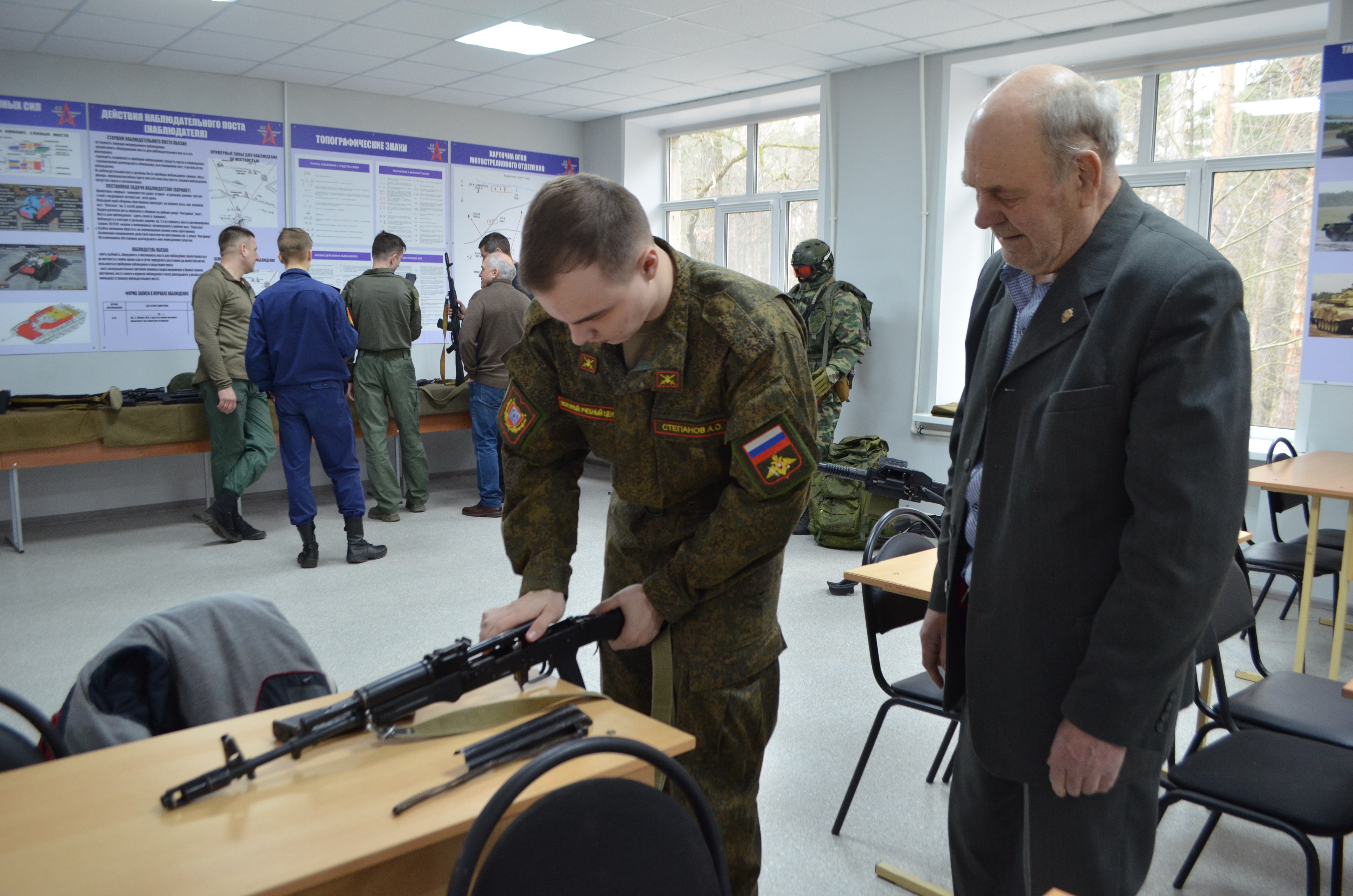 Мебель для военных учреждений