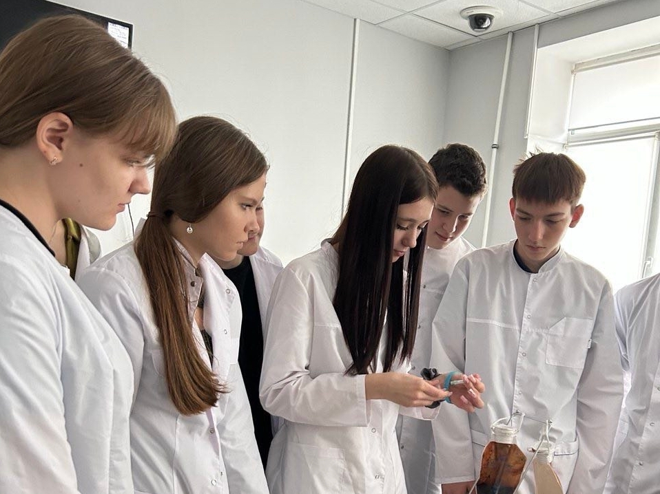 Продолжаются занятия в Школе юного медика