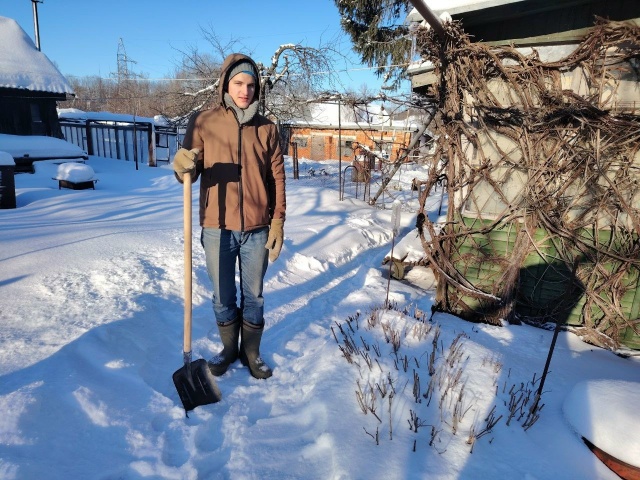 Волонтёры помогают представителям серебрянного возраста