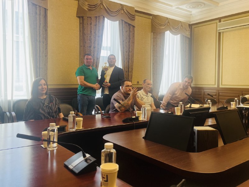 Изображение новости: Ректор Павел Моисеев провёл рабочую встречу с руководством спортклуба и тренерами команд университета