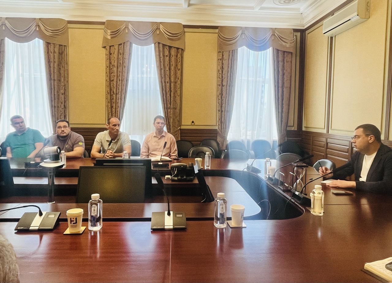 Ректор Павел Моисеев провёл рабочую встречу с руководством спортклуба и тренерами команд университета фото анонса