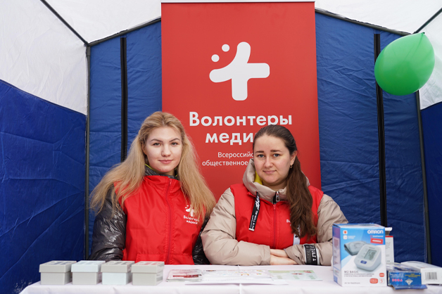 Изображение новости: Волонтеры-медики получили в подарок от ТГУ автомобиль для работы в районах области