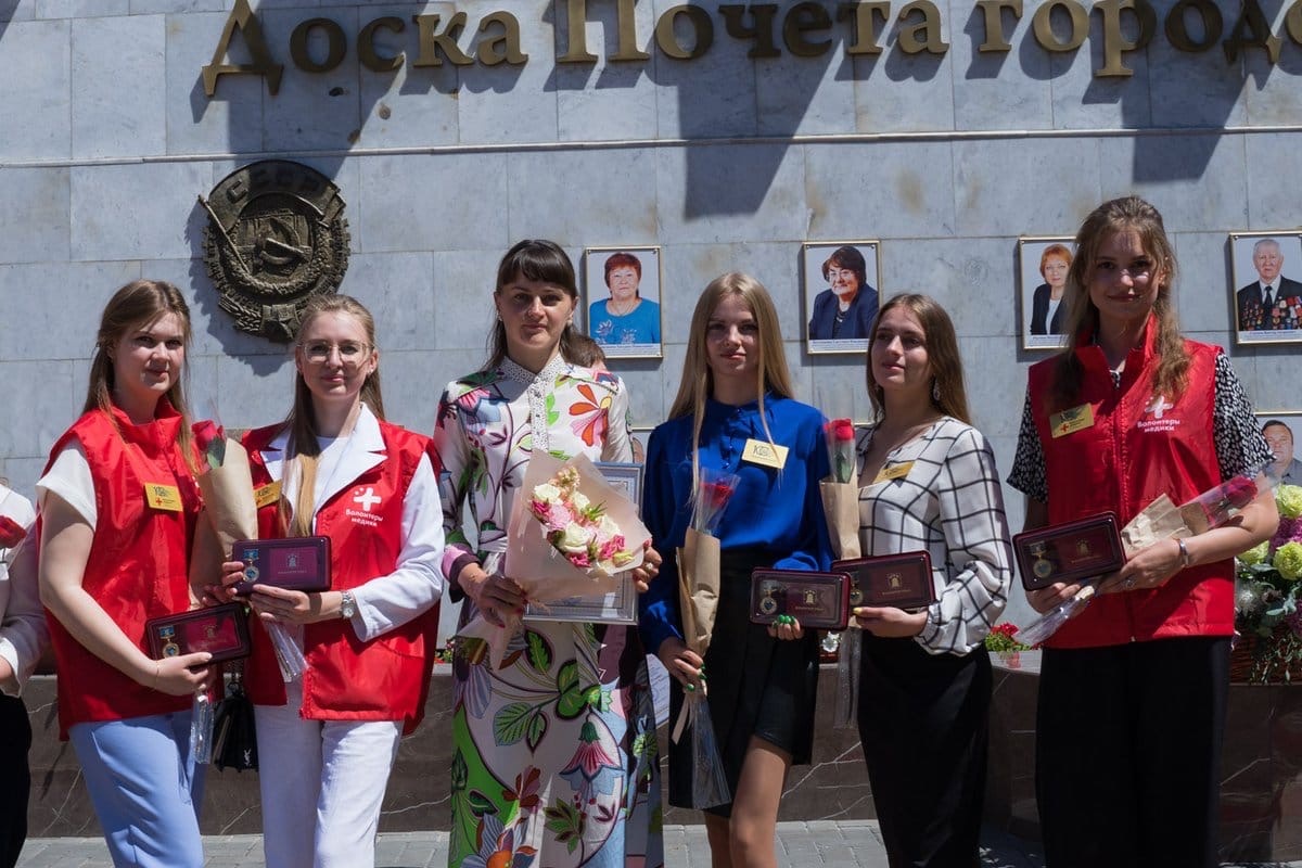 Студентов Мединститута наградили почётным знаком «Волонтёр года»