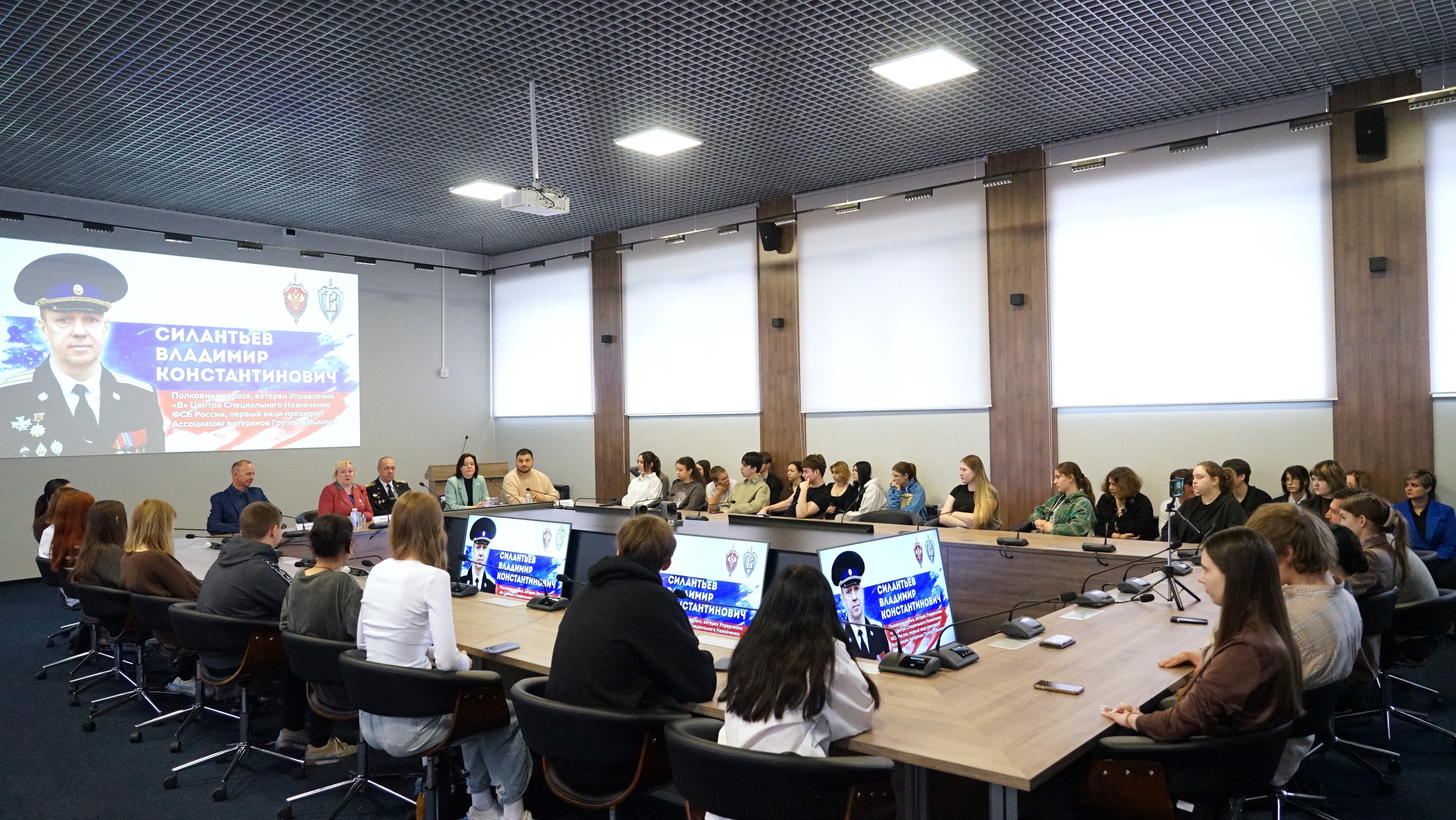 Державинцы встретились с участником спецоперации по освобождению заложников в Беслане, кавалером ордена Мужества Владимиром Силантьевым фото анонса