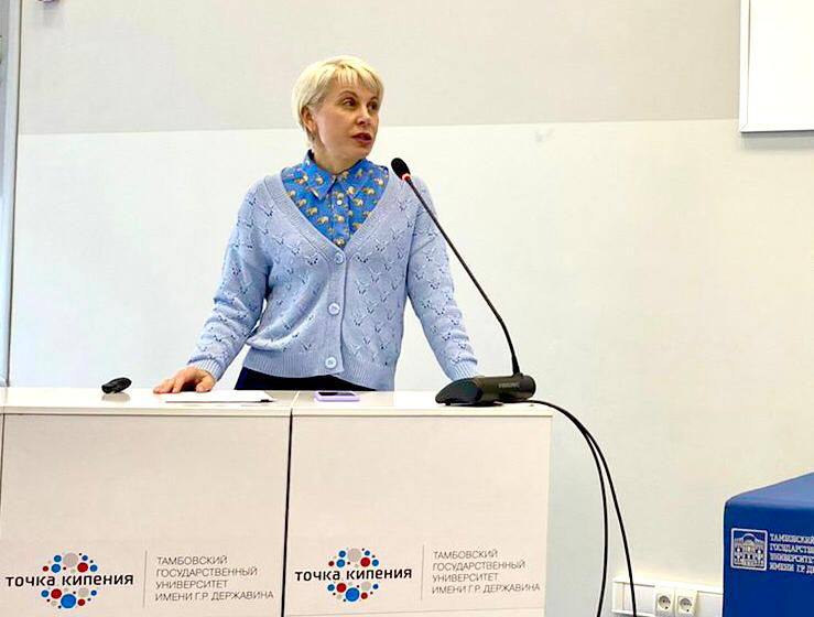 Изображение новости: Доцент Московского городского педагогического университета Светлана Шукшина делится в Державинском перспективными образовательными практиками