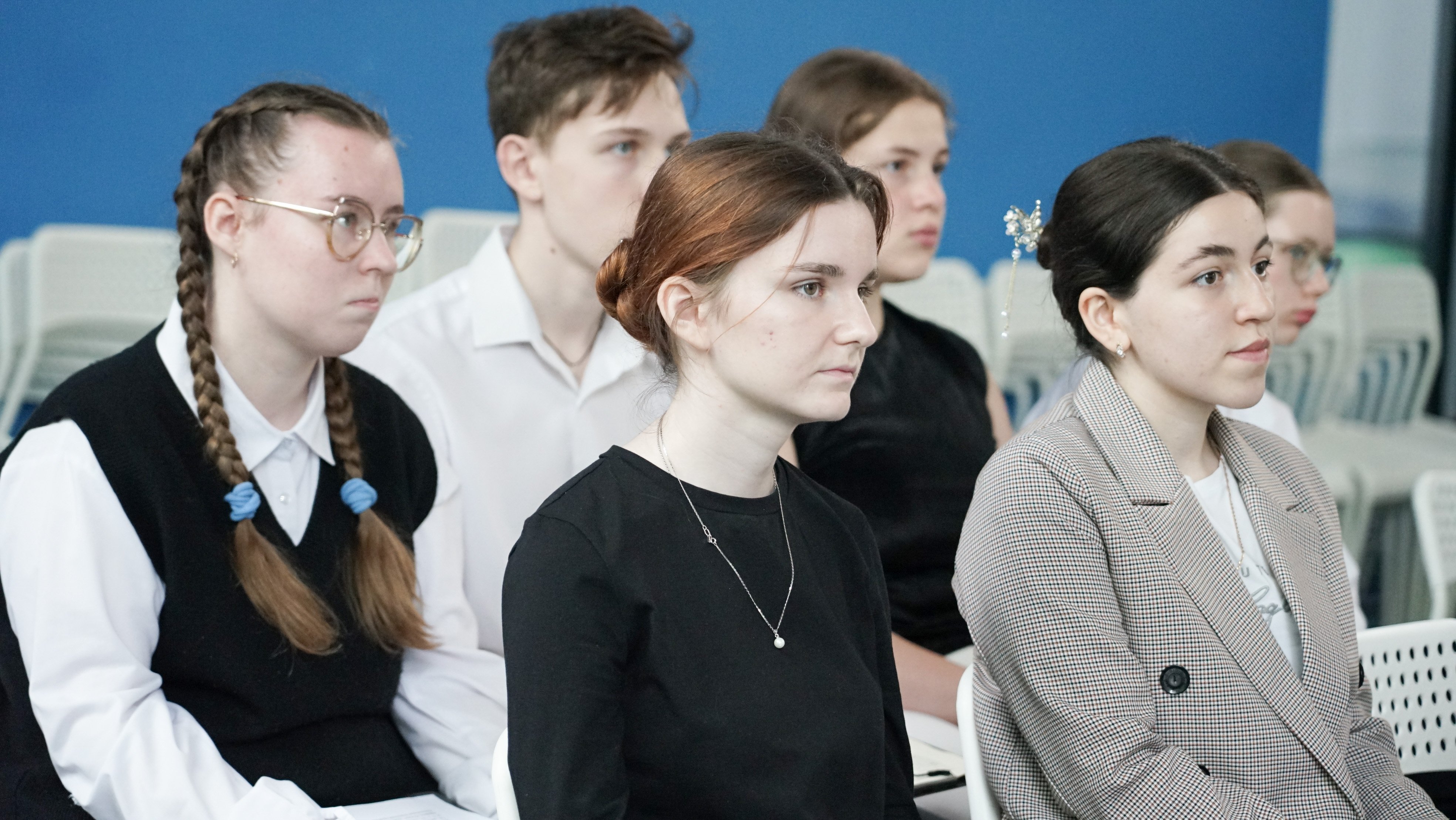 Изображение новости: В Державинском участники программы «Сириус.Лето: начни свой проект» защитили работы
