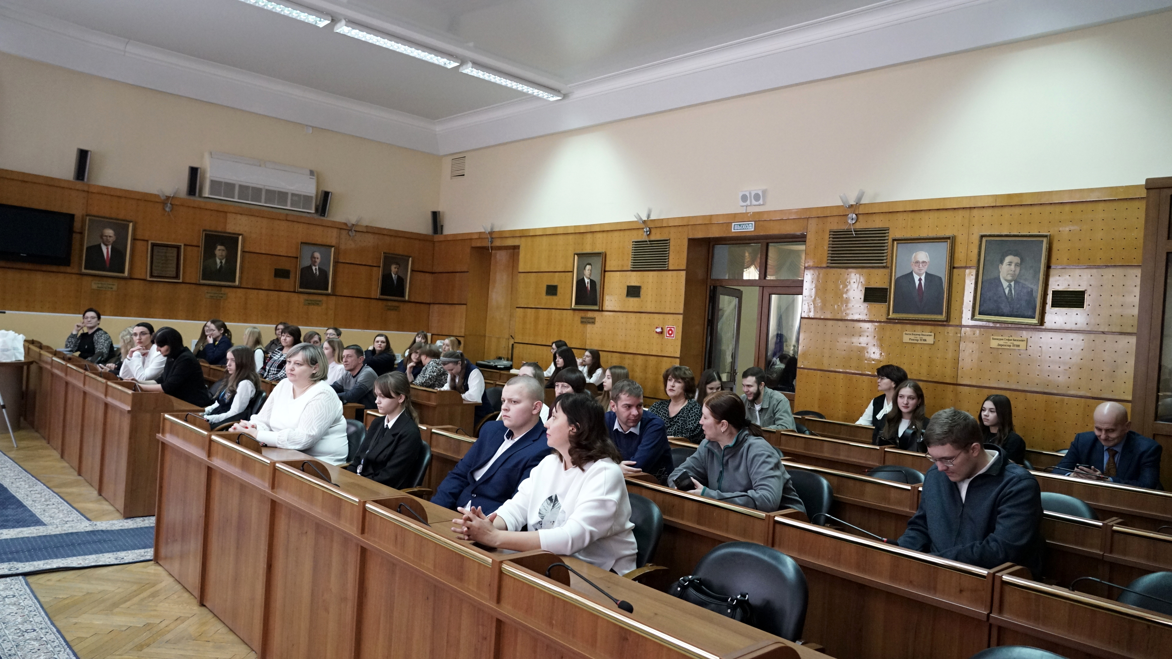 Изображение новости: В Державинском наградили победителей олимпиад для школьников