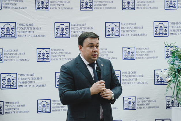 Изображение новости: Добровольцы Державинского университета получили награды за свои достижения