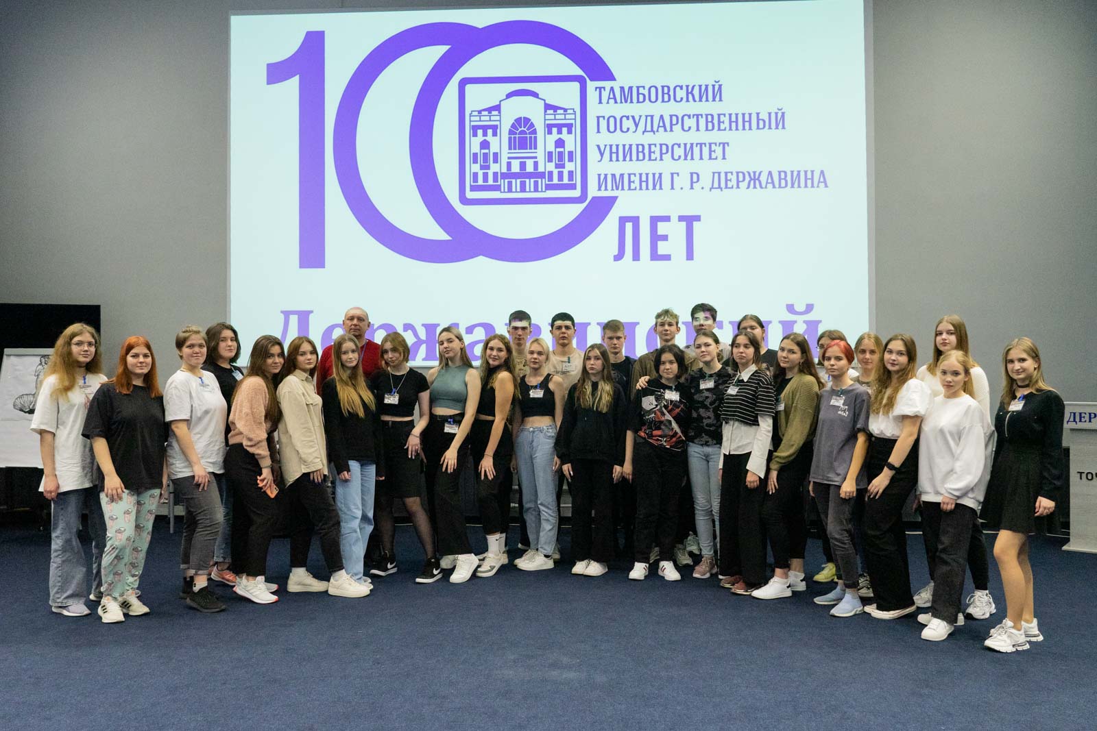 Изображение новости: В Центре одаренных детей Державинского началась третья профильная смена – по градостроительству и дизайну