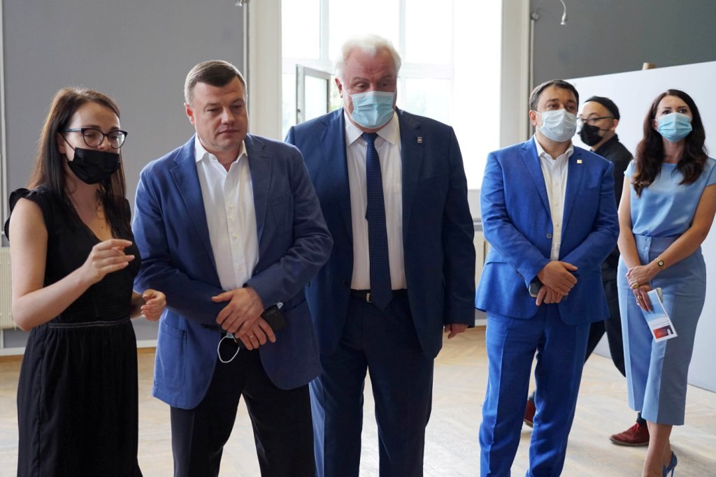 Изображение новости: Державинский – соорганизатор выставки «Чрезвычайное положение»