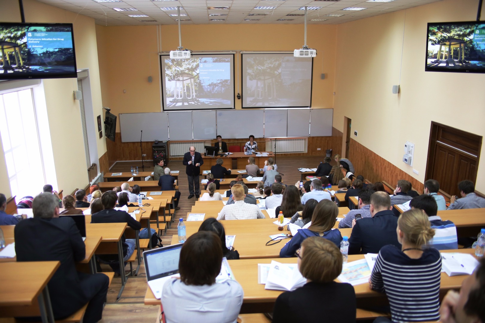 Изображение новости: Представленные на форуме «Nanoworkshop-2016» исследования ученых ТГУ привлекли новых партнеров для совместных исследований
