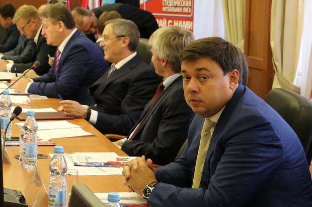 Изображение новости: Ректор ТГУ Владимир Стромов принял участие в заседании Попечительского совета Национальной студенческой футбольной лиги