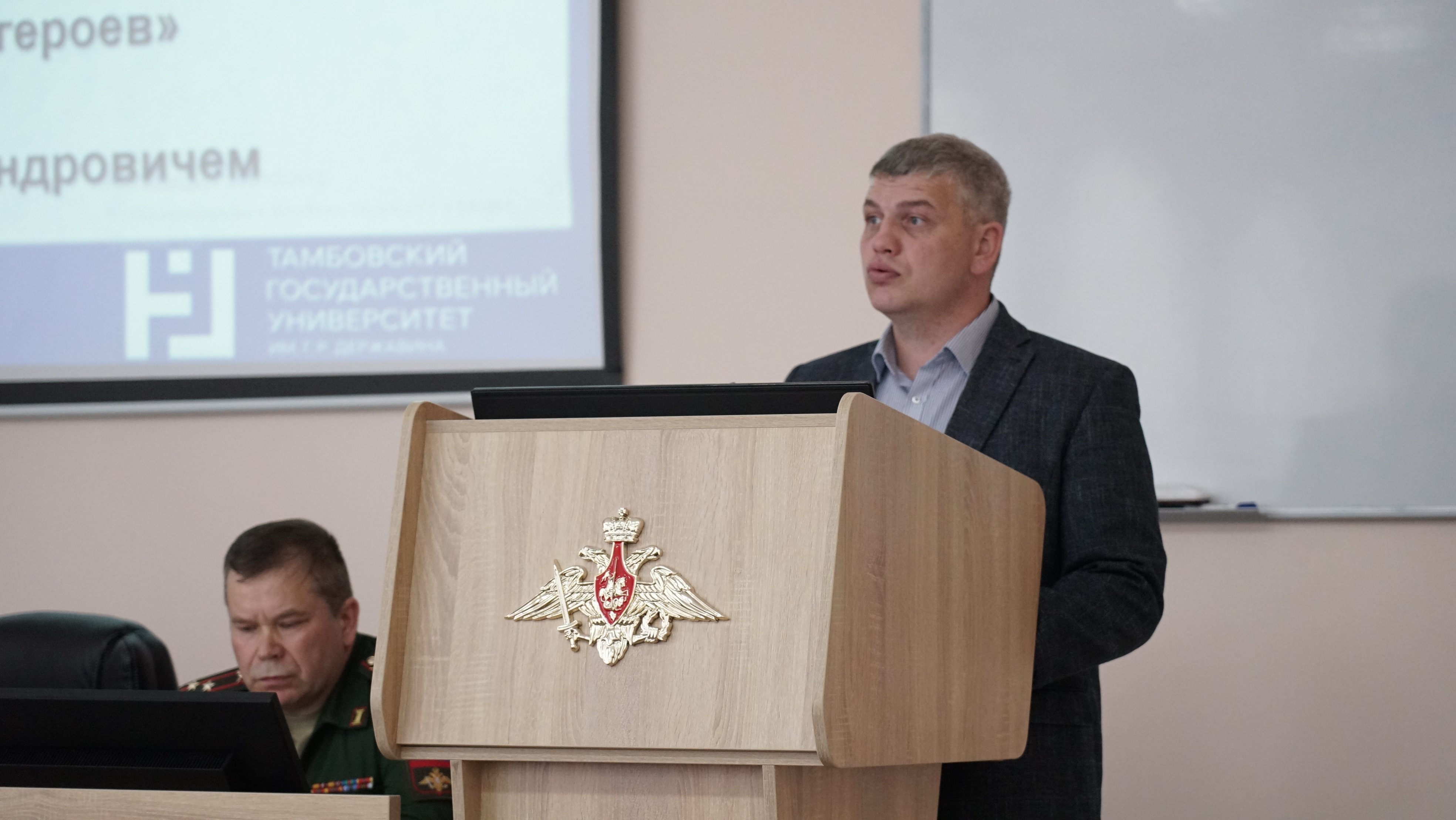 Студенты ВУЦа Державинского встретились с участником программы «Время героев» Константином Кутейниковым фото анонса