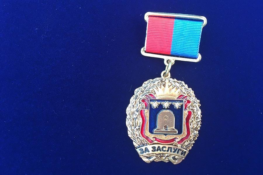 Нагрудным знаком "За заслуги перед Тамбовской областью" отмечена ветеран труда Нина Георгиевна Блохина