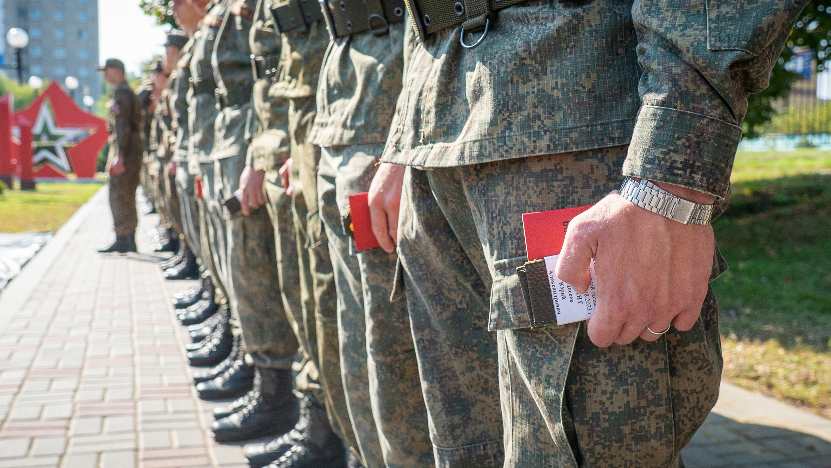 Выпускники Военного учебного центра Державинского получили погоны сержанта  фото анонса