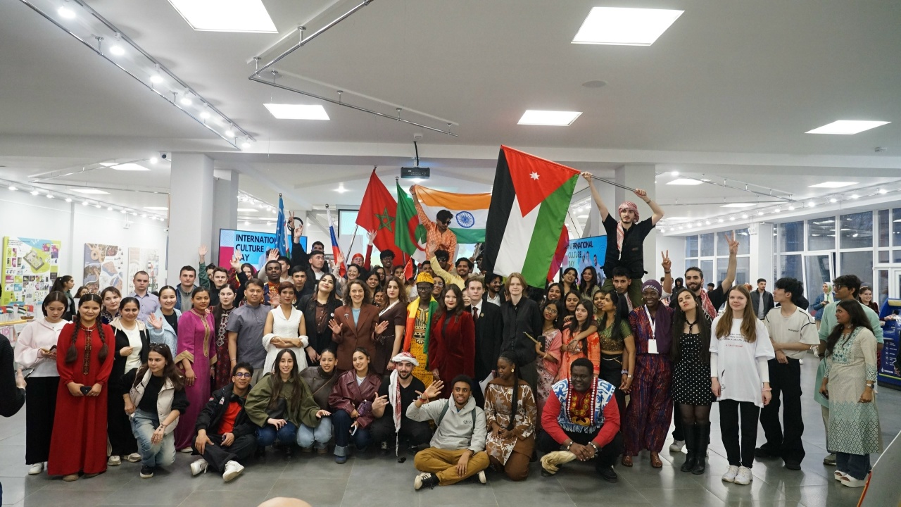 Слушатели подготовительного отделения стали участниками Международного дня культуры «Палитра единства»