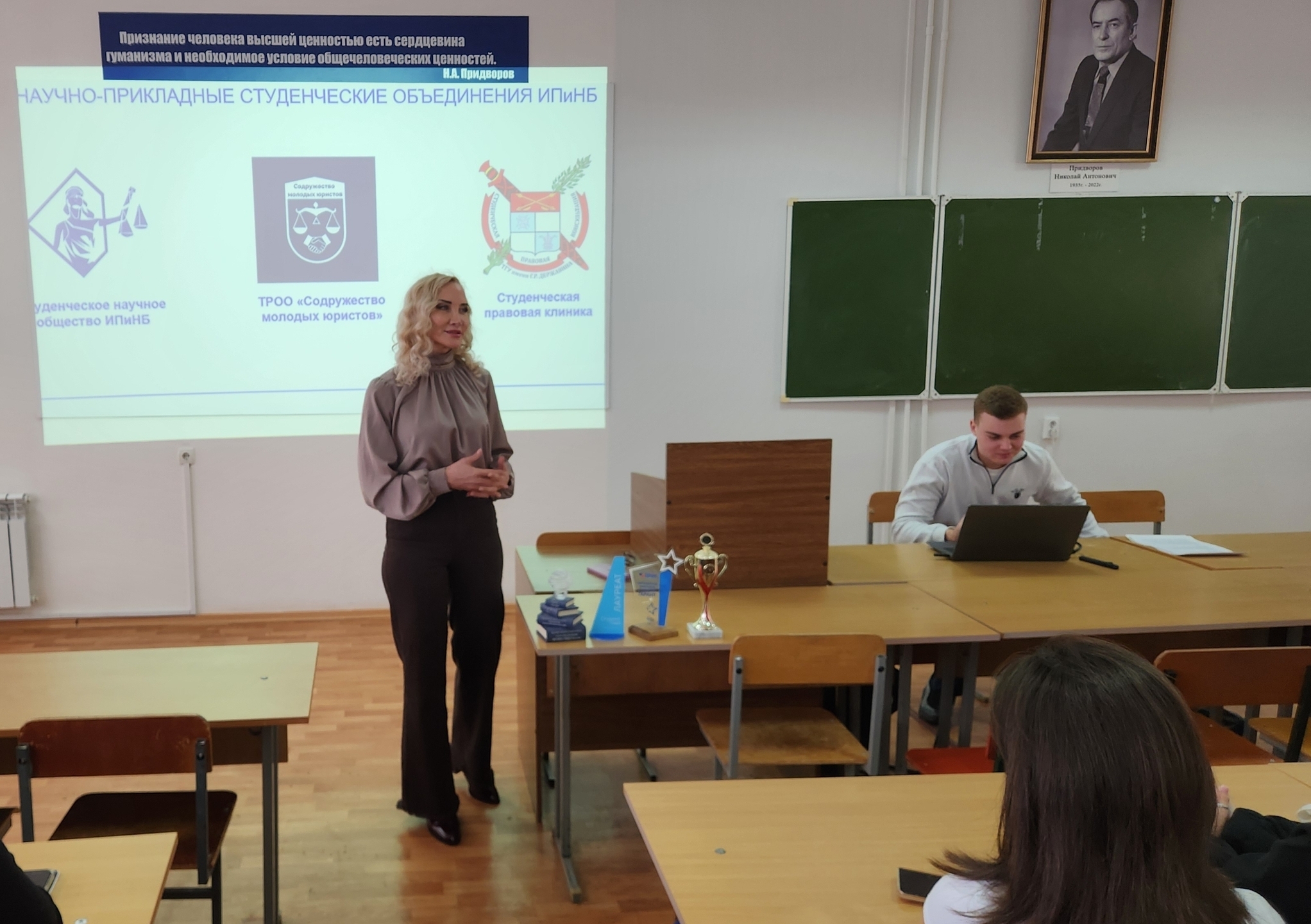Изображение новости: В Державинском проходит Неделя презентаций студенческих научных объединений