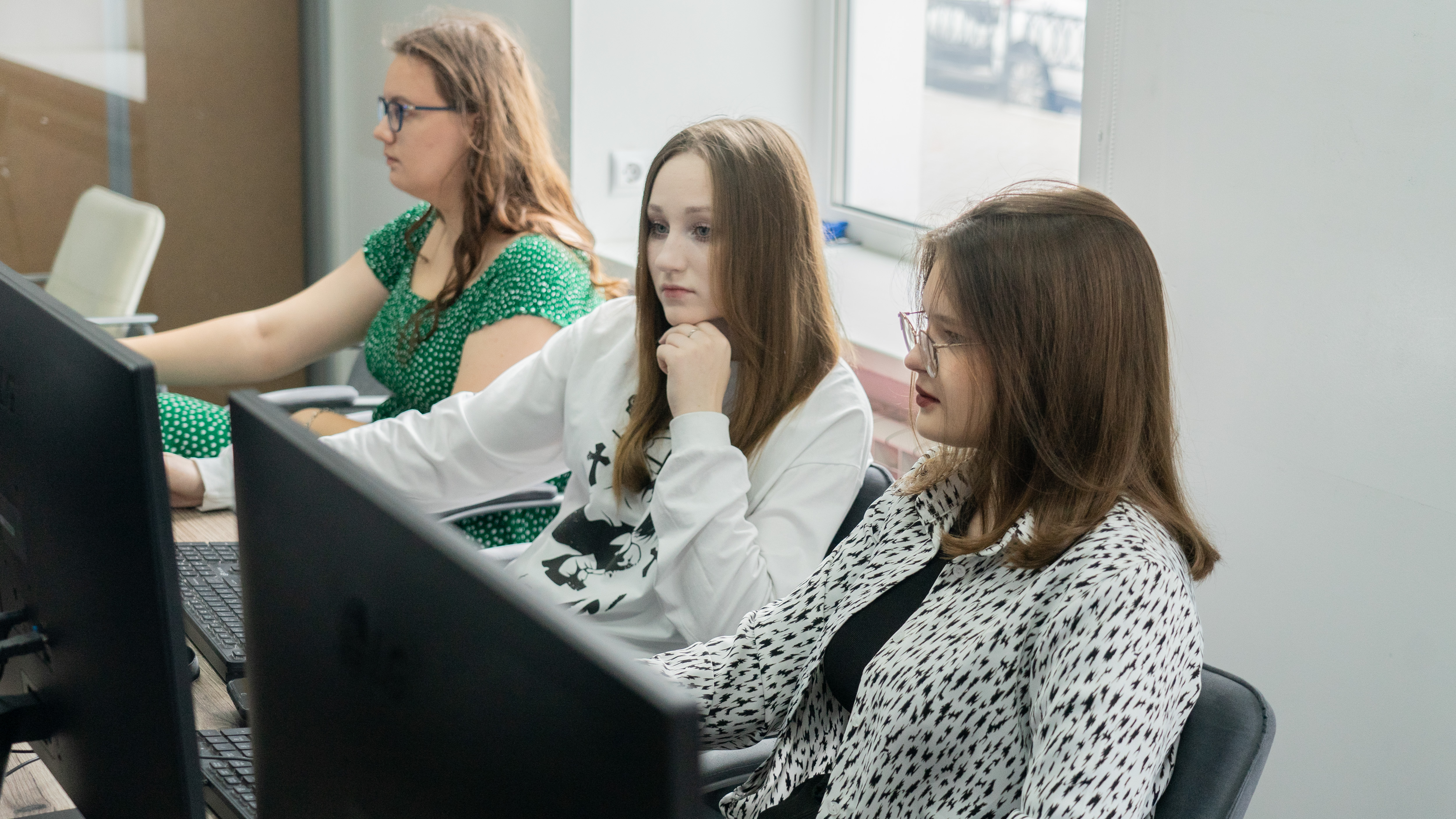 Изображение новости: Державинцы работали наблюдателями ЕГЭ в 2023 году 