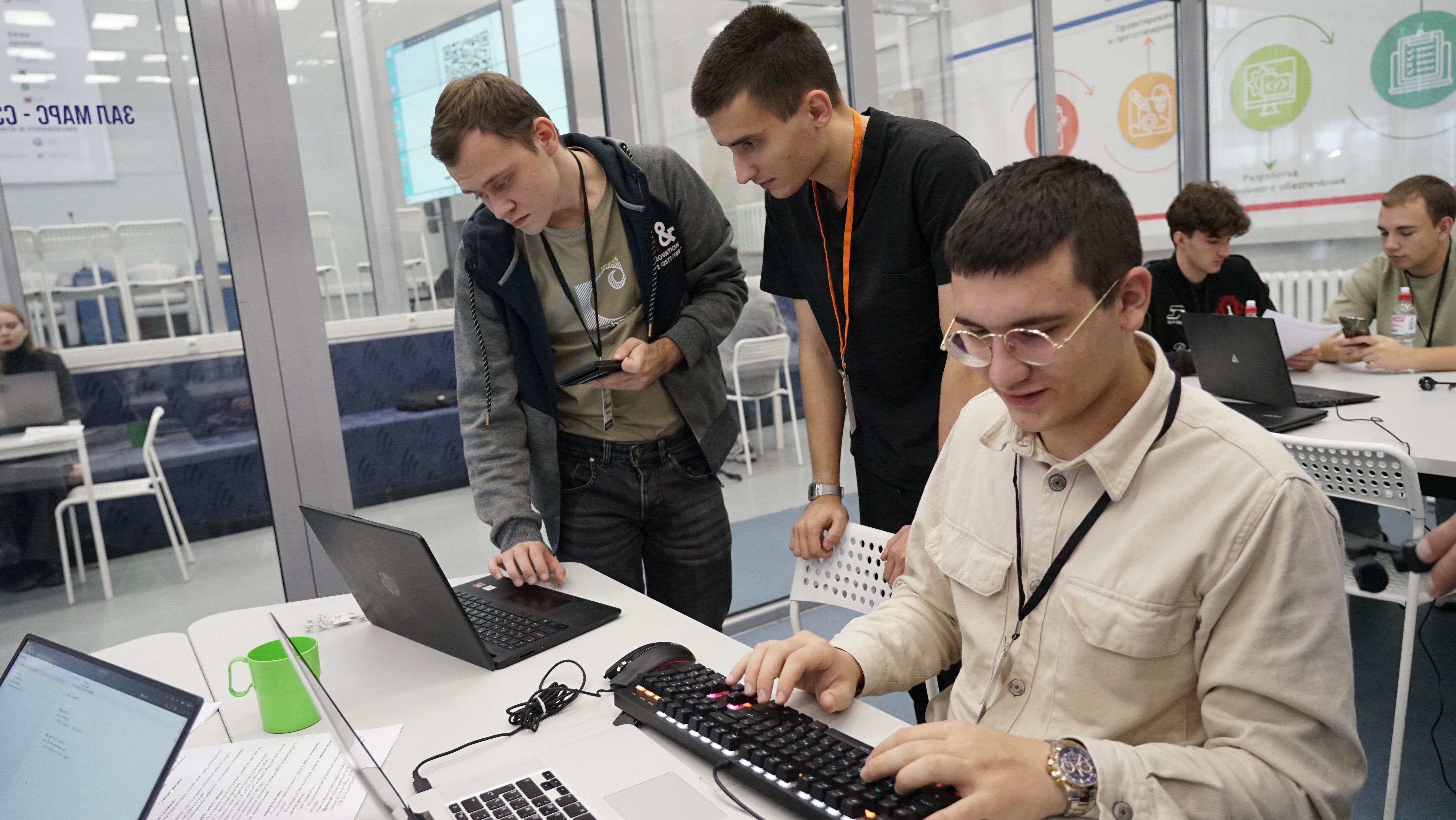 Изображение новости: IT-хакатон в Державинском собрал талантливых студентов из регионов России