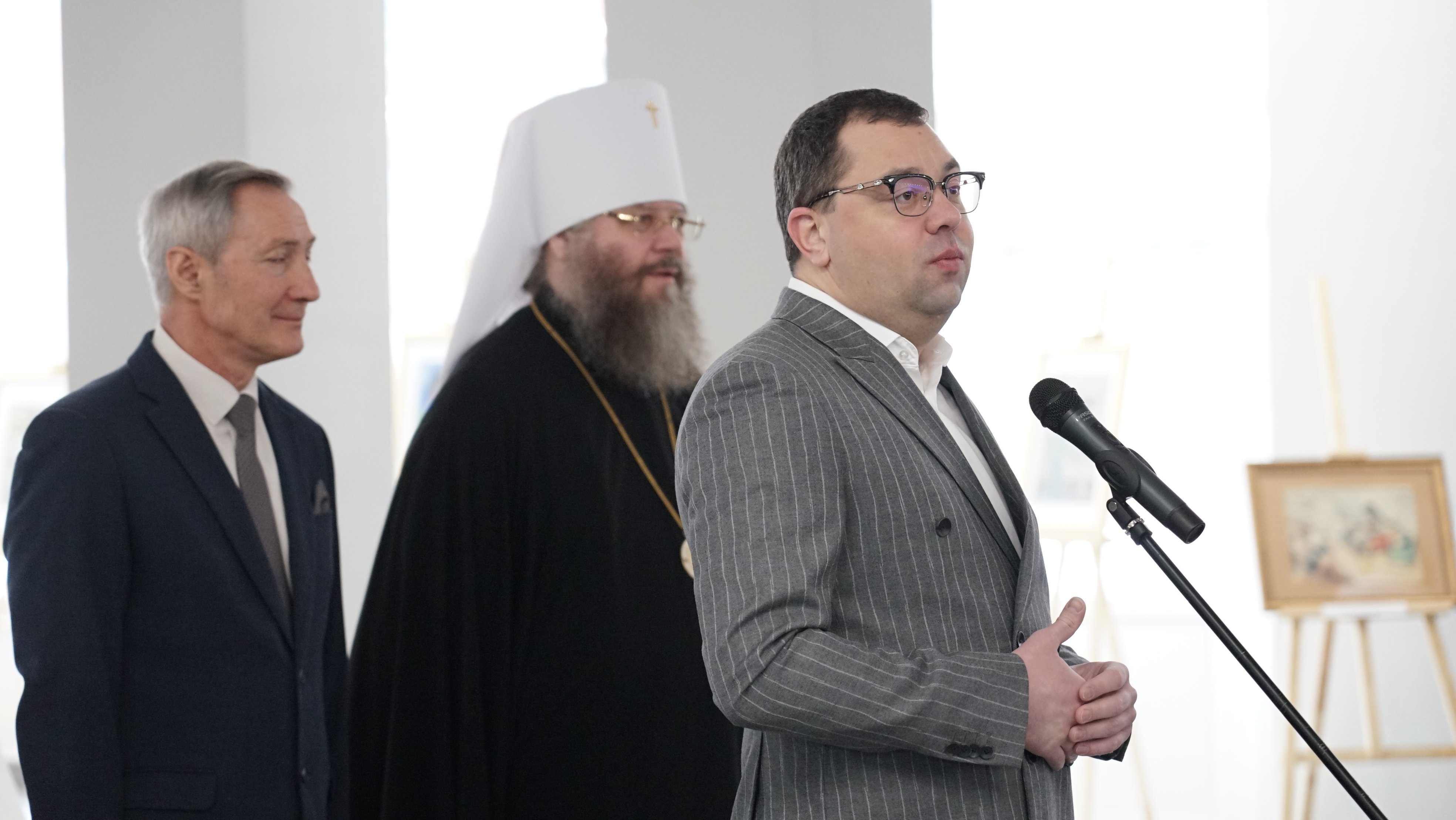 Изображение новости: В Державинском открылась выставка Российской академии образования к 80-летию Великой Победы