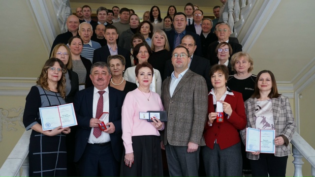 Ректор Павел Моисеев вручил награды преподавателям и сотрудникам за вклад в развитие университета.