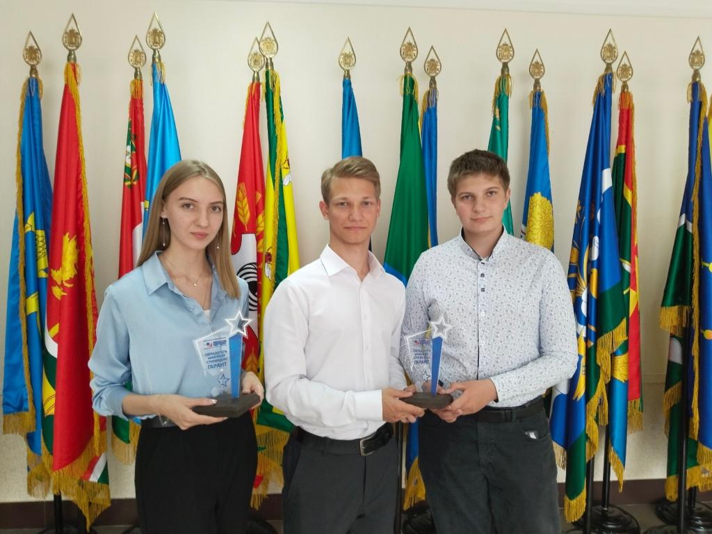 Студенты -  участники финала XIX студенческого конкурса инновационных проектов на выявление обладателей именной стипендии ГАРАНТ