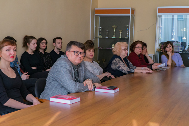 Изображение новости: Профессор ТГУ Валентина Сазонова выпустила монографию о театральной педагогике