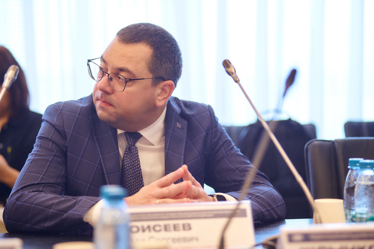 Изображение новости: Ректор Державинского Павел Моисеев принял участие в заседании рабочей группы по развитию национальных видов спорта