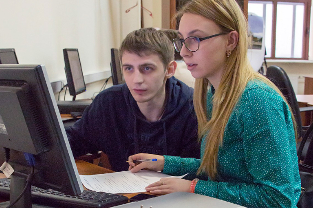 Стипендия в колледже. Студент 8. Студенческая 8. Деловая игра команды. Новочеркасский инженерно мелиоративный институт выпуск 2011.