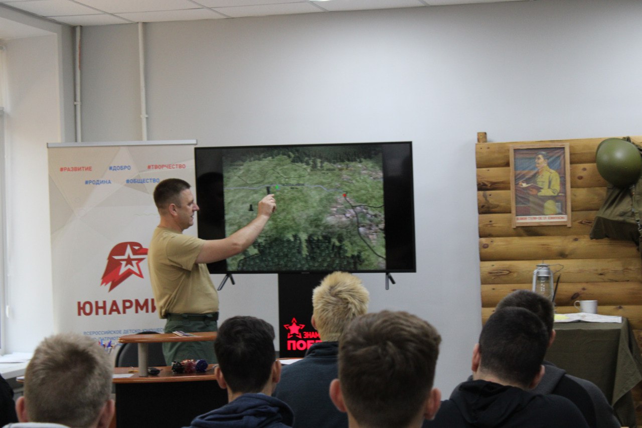 В УМЦ "Авангард" продолжается плановая подготовка допризывной молодежи по основам военной службы.