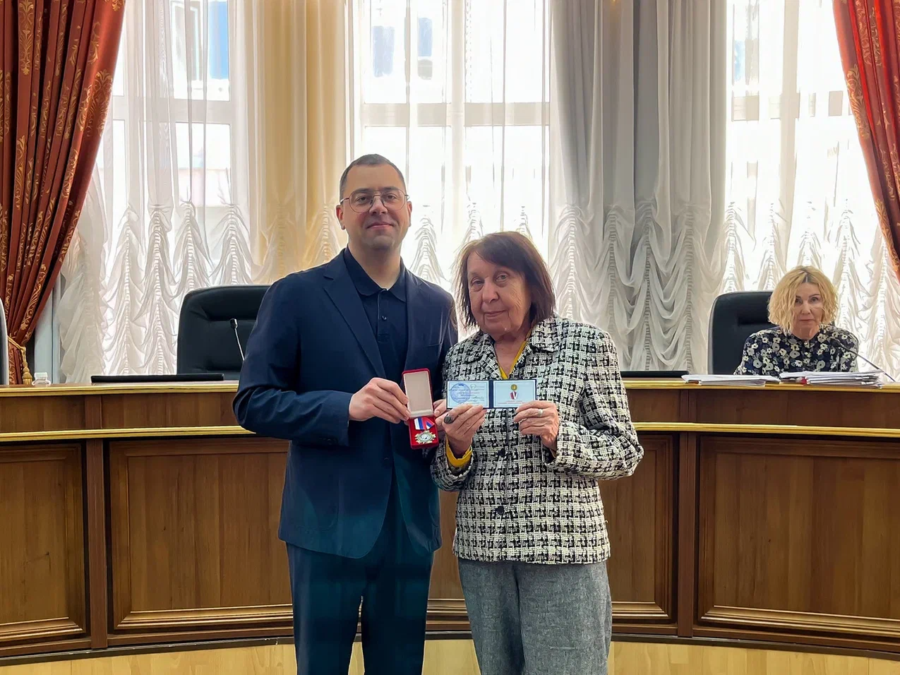 Изображение новости: Профессиональную деятельность преподавателей и сотрудников Державинского отметили высокими наградами