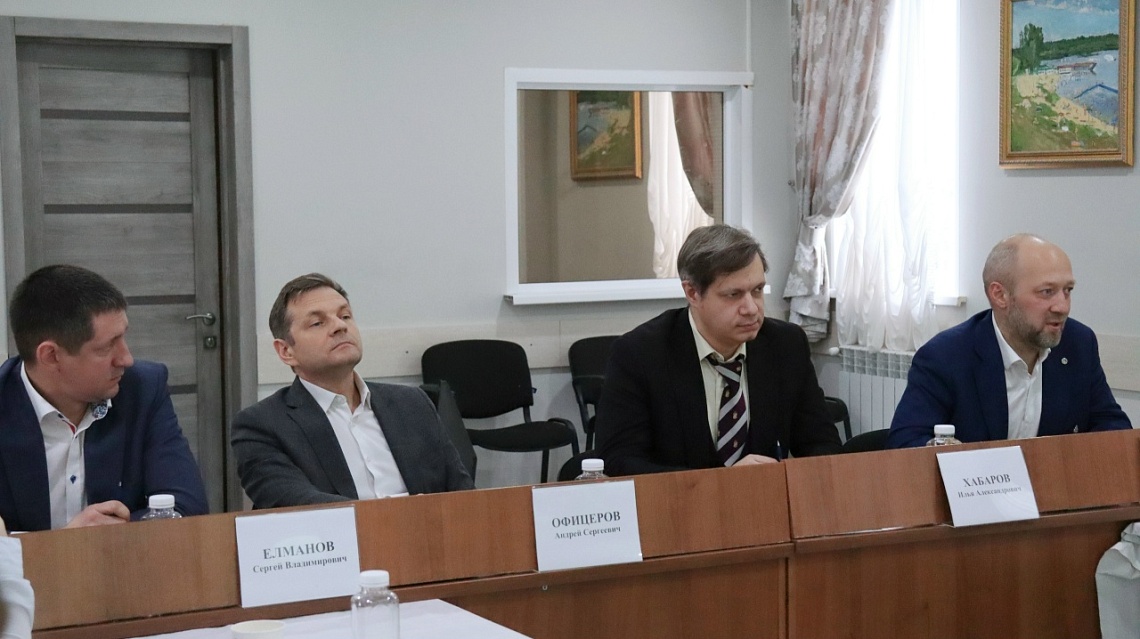 На выездном заседании клуба политологов «ОбКом» обсудили особенности региональных электоральных процессов  фото детальные