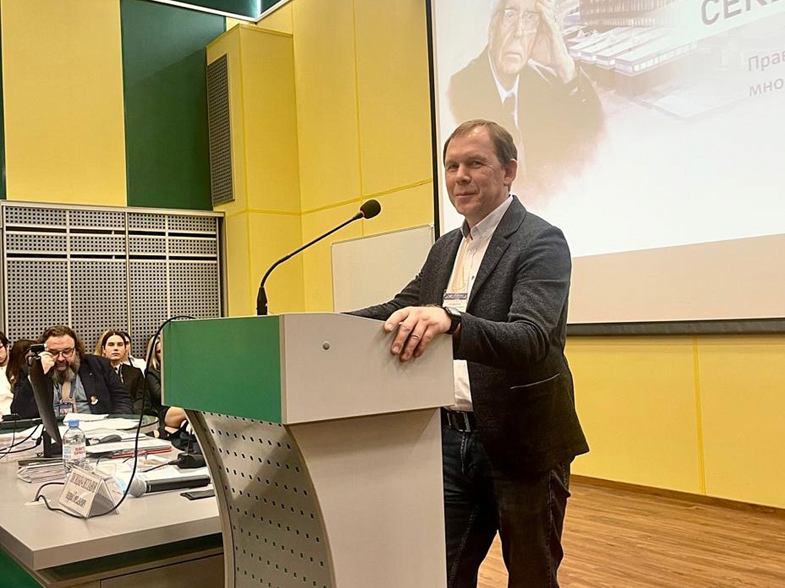 Профессор Державинского Василий Трофимов – участник Лихачевских научных чтений  фото детальные