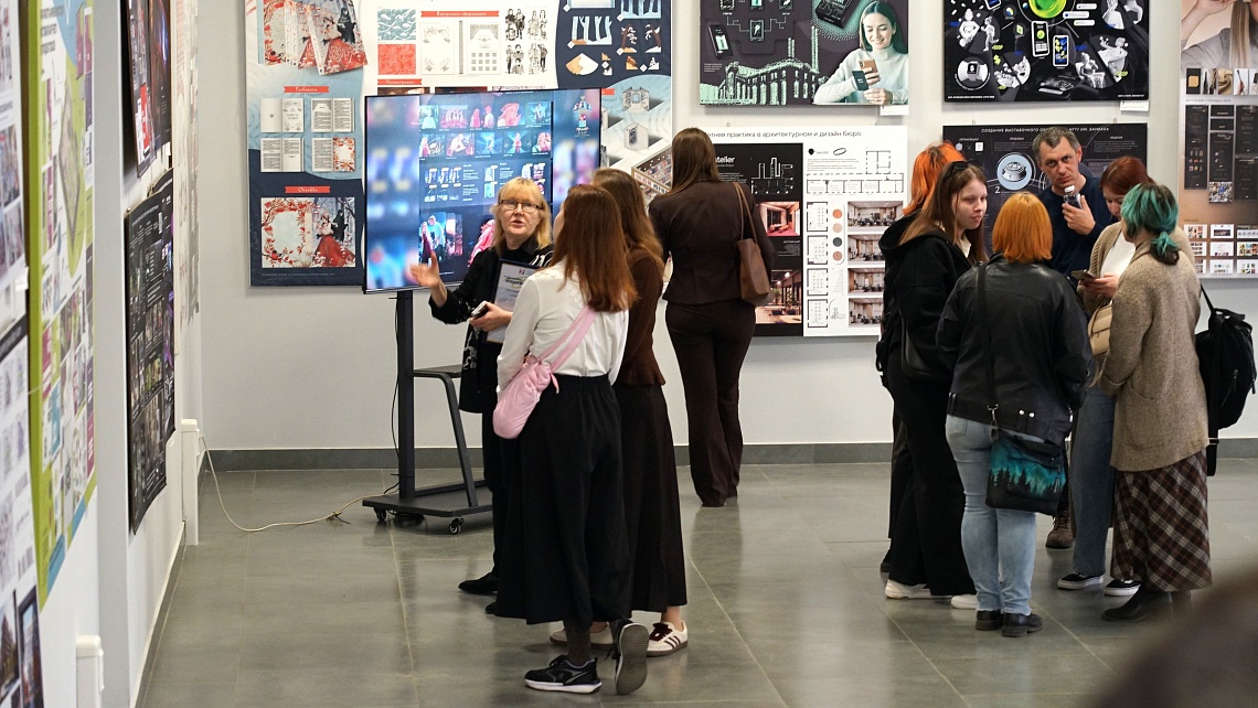 В Державинском совместно со Строгановским университетом открыли выставку «Дизайн-марафон: синтез технологий и творчества»  фото детальные